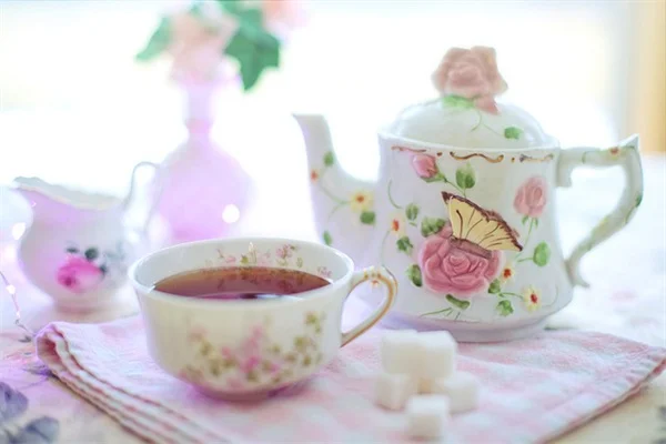 Does Vinegar Keep Cut Flowers Fresh? 5 Tips for Longer Blooms